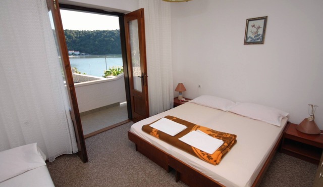 Four-bedroom apartment with terrace and sea view Kampor, Rab (A-5051-a)