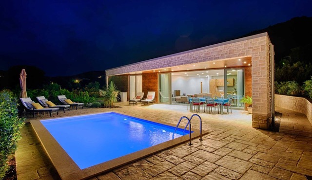 Frontline Korcula Villa | A Stones Throw to The Beach | Villa Korcula Bay View in Zrnovo