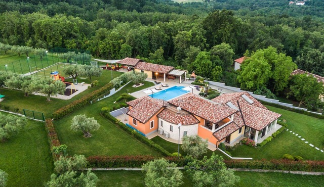 GioEin privater Bereich für 16 Personen, Pool und Sport by Interhome