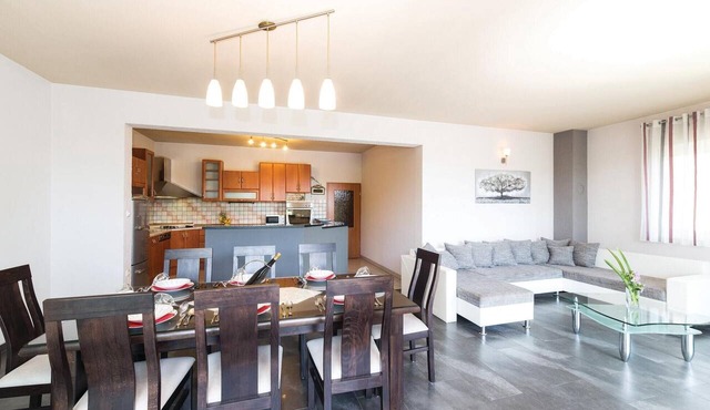 Gorgeous apartment in Kastel Stafilic with WiFi
