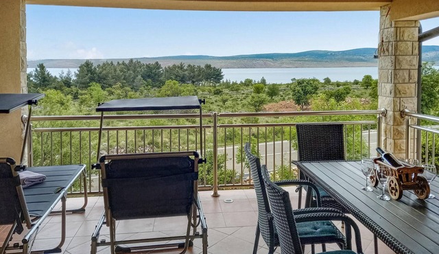 Gorgeous apartment in Starigrad with WiFi