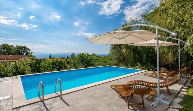Gorgeous Apartment In Ika With Swimming Pool