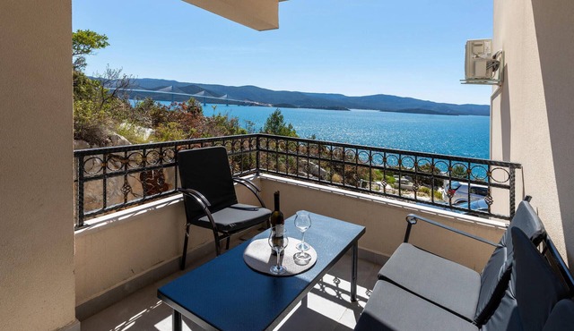Gorgeous apartment in Komarna with WiFi