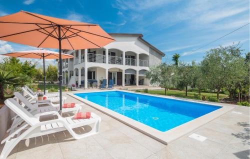 Gorgeous Apartment In Novas Vas With Wifi