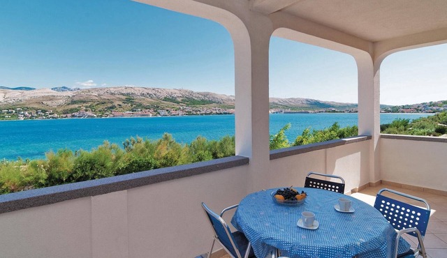 Gorgeous apartment in Pag with house sea view in Pag