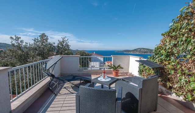 Gorgeous apartment in Razanj with house sea view