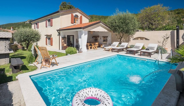 Gorgeous home in Brest pod Uckom