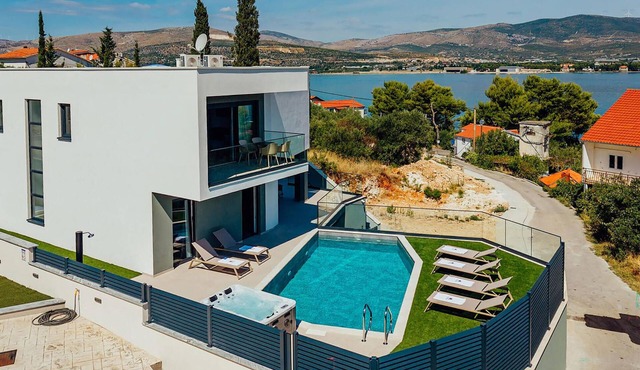 Gorgeous home in Arbanija
