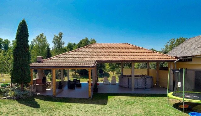 Gorgeous home in Duga Resa with WiFi
