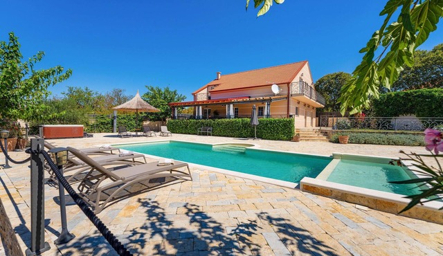 Gorgeous home in Kakma with private swimming pool, can be inside or outside