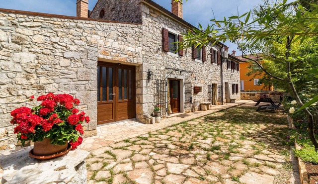 Gorgeous home in Kosinozici with WiFi
