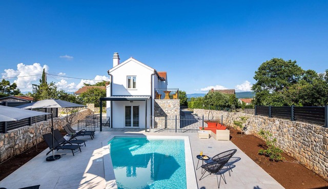 Gorgeous home in Lakmartin