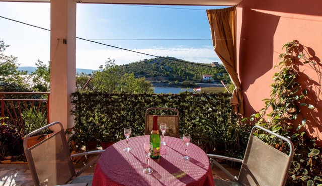 Gorgeous home in Modric with house sea view