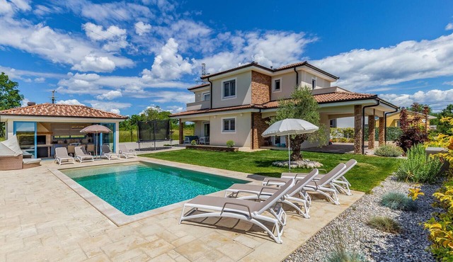 Gorgeous home in Nedescina