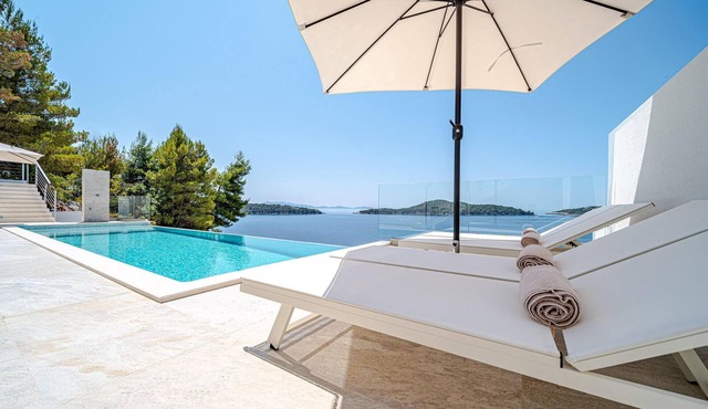 Gorgeous home in Prizba, Blato