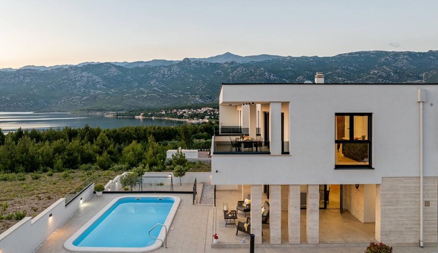 Gorgeous home in Rovanjska in Rovanjska