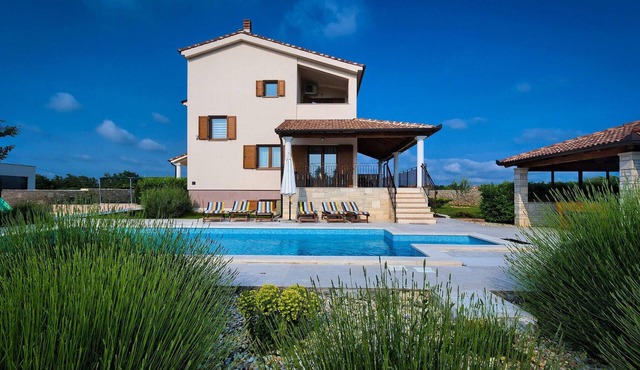 Gorgeous home in Svetvincenat in Svetvincenat