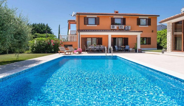 Gorgeous home in Umag