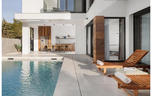 Gorgeous Home In Zambratija With Sauna