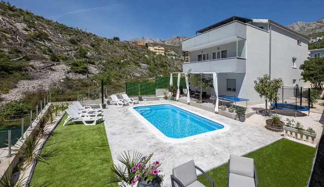 Gorgeous home in Zrnovnica