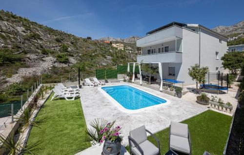 Gorgeous Home In Zrnovnica