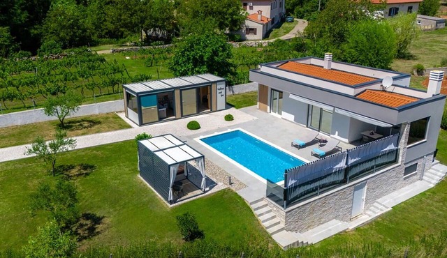 Gorgeous home in Zupanici with sauna