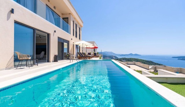 Green Horizon - Luxurious 4-bedroom Sea View Villa in Orašac