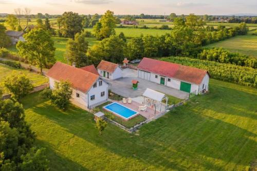 Green Oasis Estate with Private Pool and Backyard near Zagreb