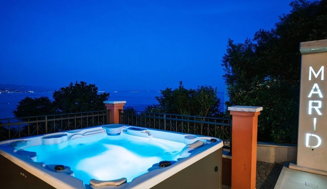 Großzügiges, modernes Apartment mit Terrasse und Meerblick by Interhome