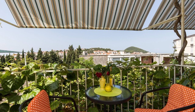 Guest House Bradas- Twin Room with Shared Bathroom No4
