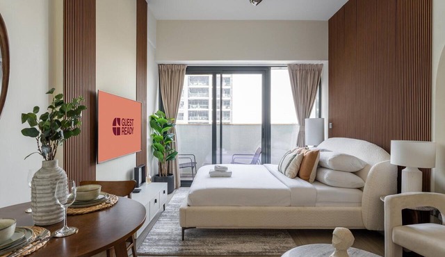 GuestReady - Modern Sleek Studio in Azizi Riviera in Dubai