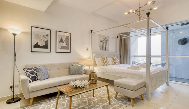 GuestReady - Spacious & Bright in Vibrant Area in Dubai