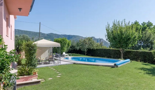 HeNi Villa with large garden and amazing views