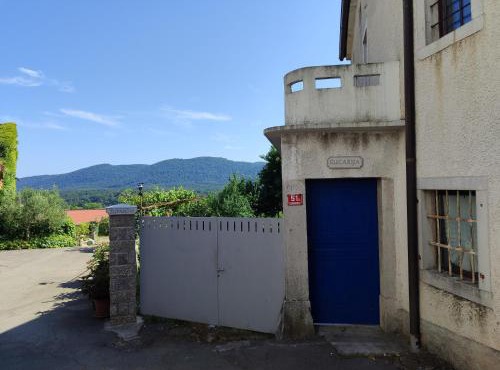 Hiša Šucarija in Sezana
