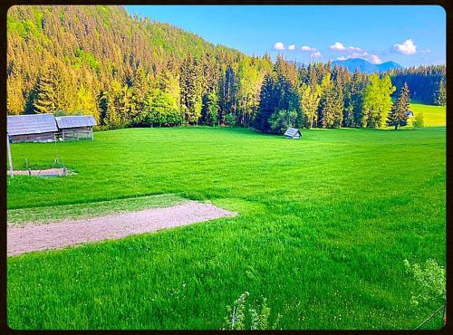 Hiška pri Vrjaku in Bohinjska Bistrica