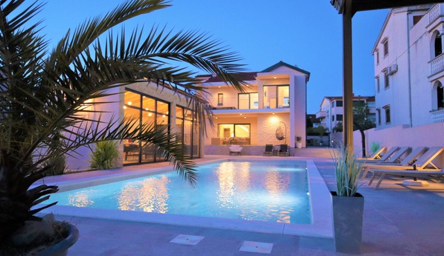 Highly luxurious Villa Magale with large pool