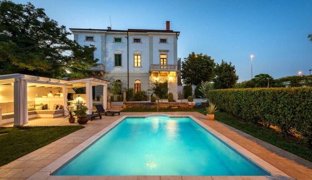 Historical Villa Vigneri with pool and large garden