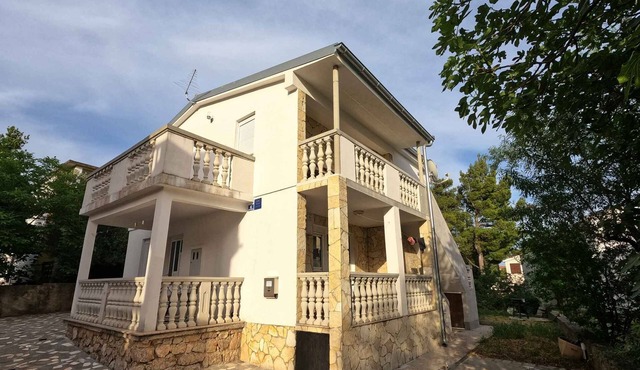 Holiday apartment for three people near the beach