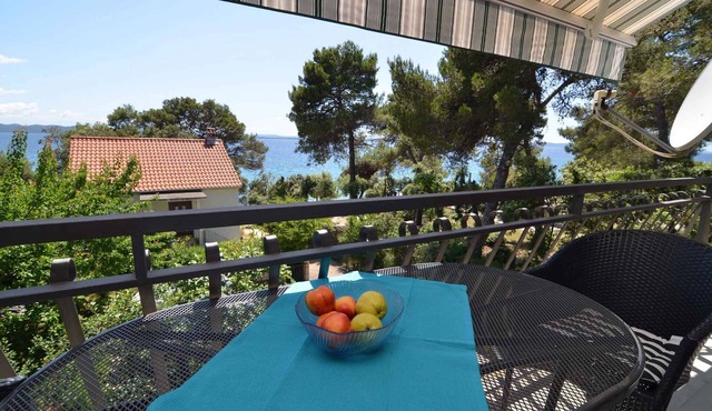Holiday apartment 30 m from the beach