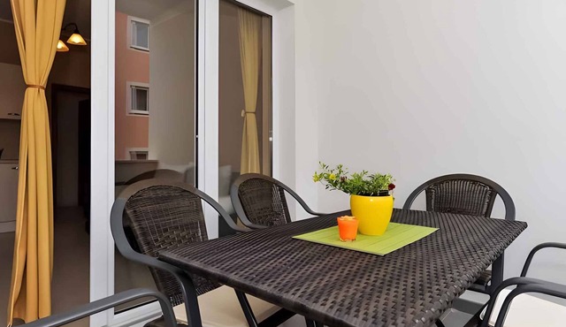 Holiday apartment 70 m from the beach
