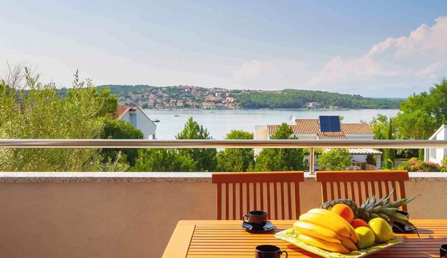 Holiday apartment with a balcony and sea view
