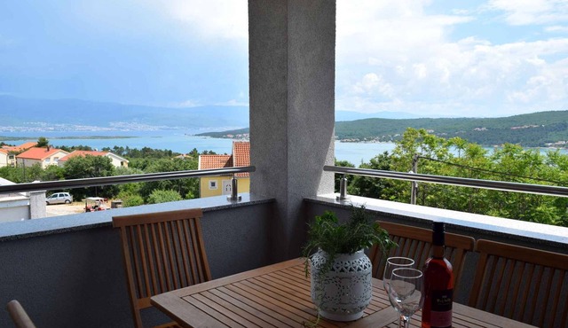 Holiday apartment on the second floor with swimming pool in Cižici