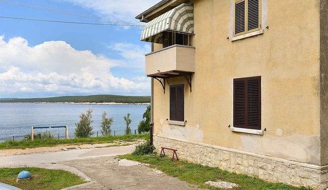 Holiday apartment with sea view and air conditioning