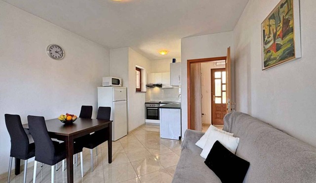Holiday apartment with balcony and sea view in Šilo