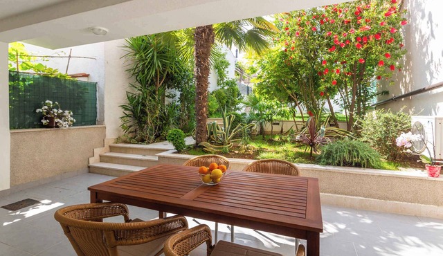 Holiday apartment with garden and WIFI in Poreč