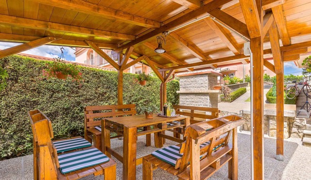Holiday apartment with garden and sauna