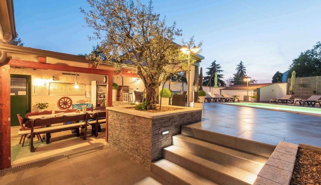 Holiday apartment with large garden and pool