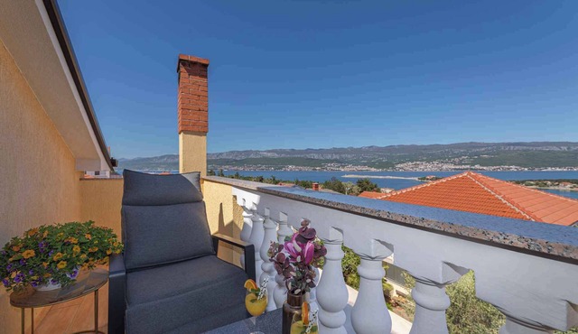 Holiday apartment with sea view