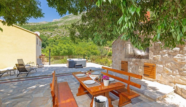 Holiday Home Ana's Paradise - Three Bedroom Holiday Home with Hot Tub and Terrace
