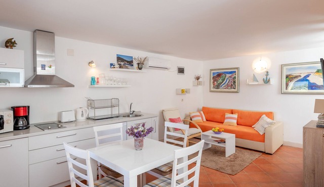 Holiday Home Anima Maris- Duplex Two Bedroom Holiday Home with Terrace and Sea View in Ston